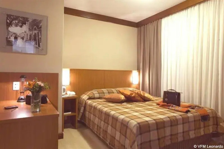 Room 4 of 7