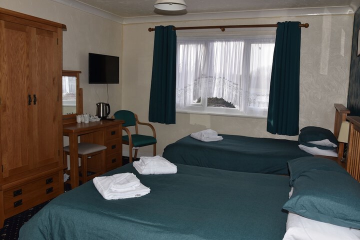 Room 7 of 28