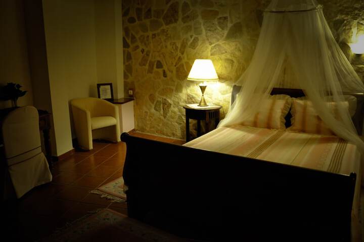 Room 13 of 38