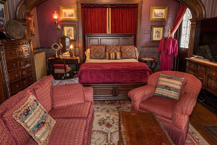 Room 26 of 176