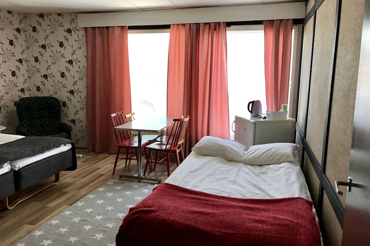 Room 2 of 33