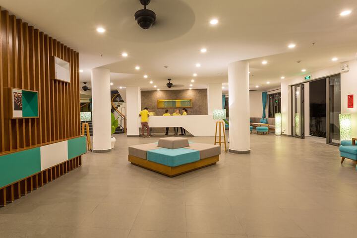 Entrance & Lobby
