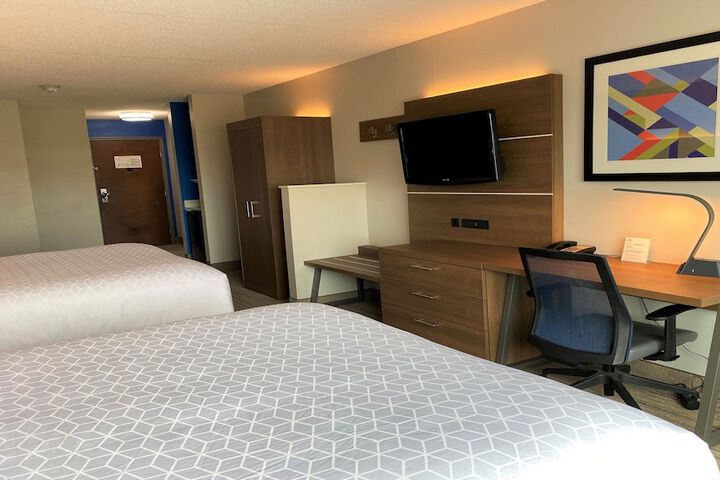 2 Queen Beds (3 of 22)