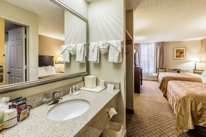 2 Queen Beds (7 of 7)