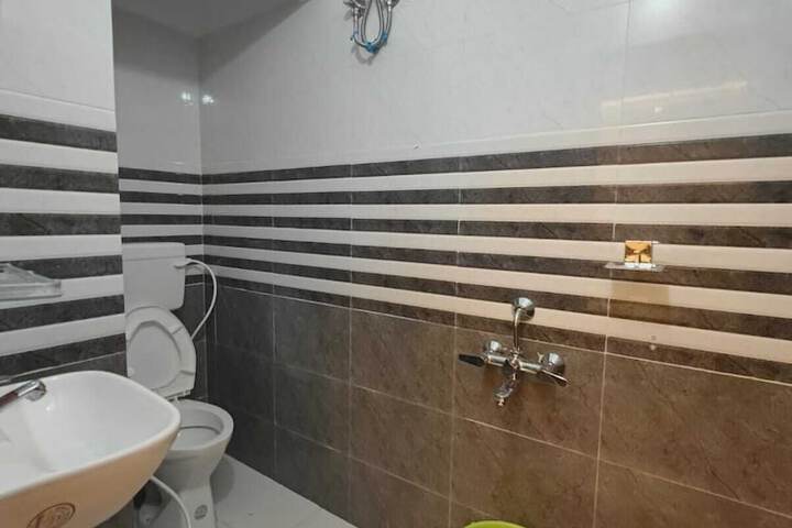 Room 4 of 6