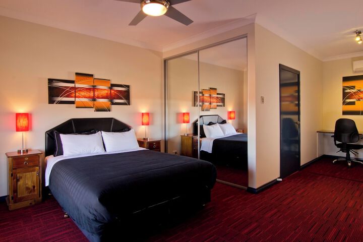 Room 4 of 27