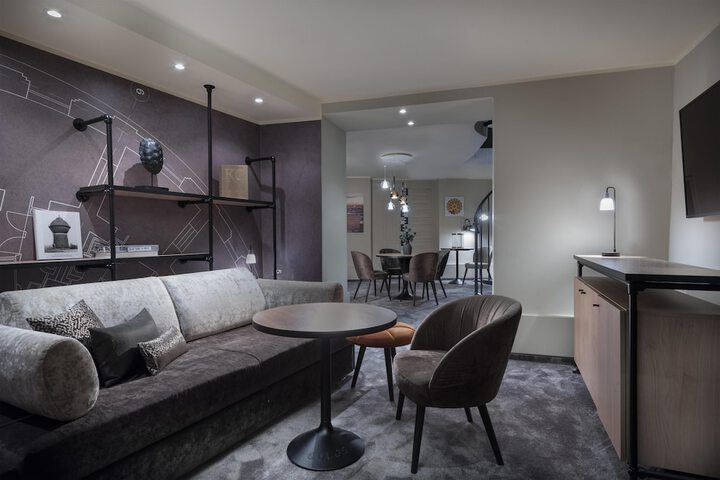 Room 50 of 121