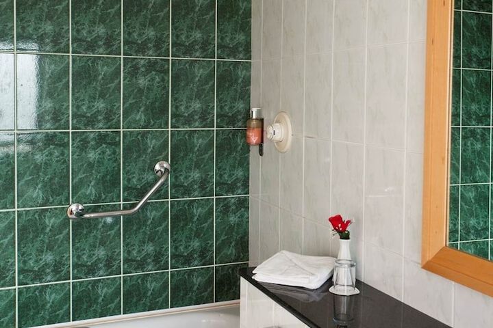 Room 10 of 22