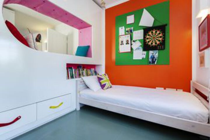 Room 17 of 48