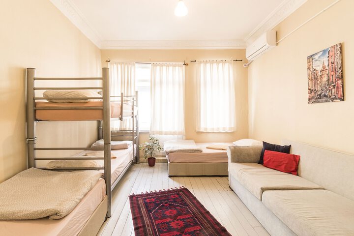 Room 12 of 27