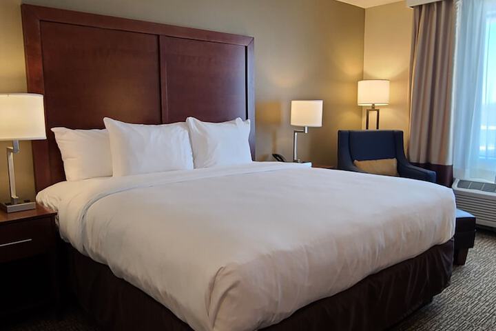 1 King Bed (20 of 26)