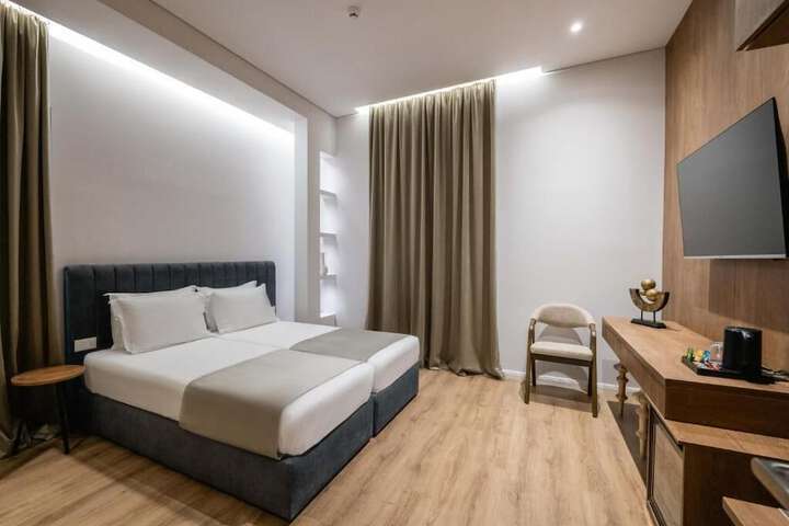Room 6 of 189