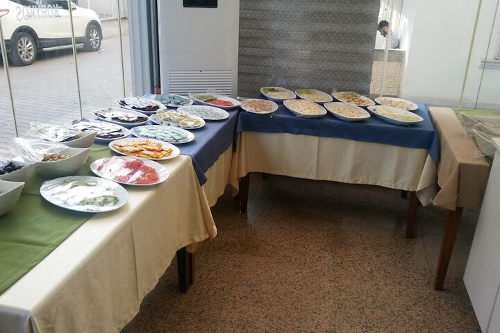 Dining 16 of 27