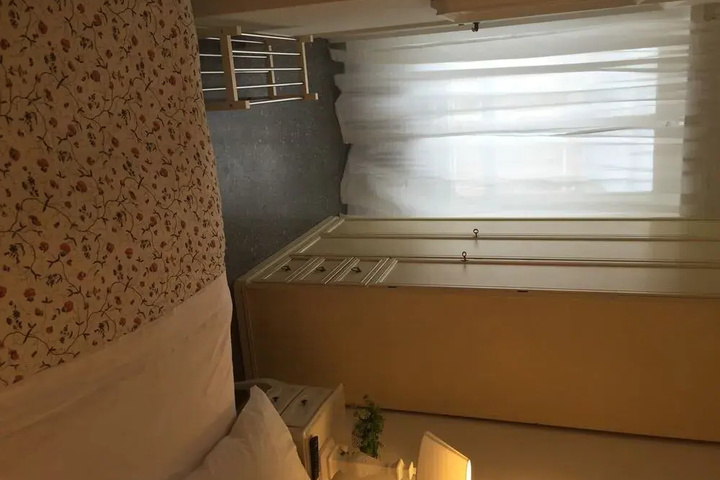 Room 6 of 13