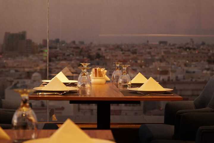 Dining 30 of 39