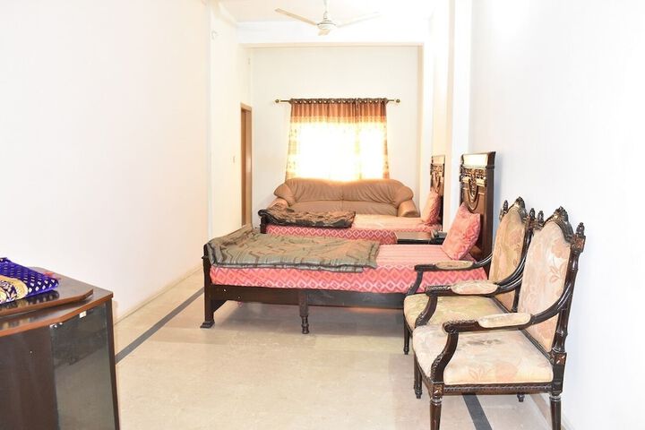 Room 4 of 13