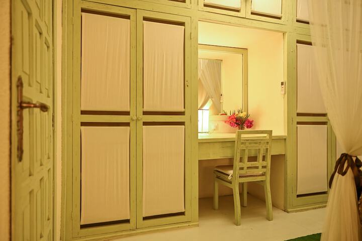 Room 29 of 195