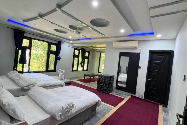 Room 9 of 10