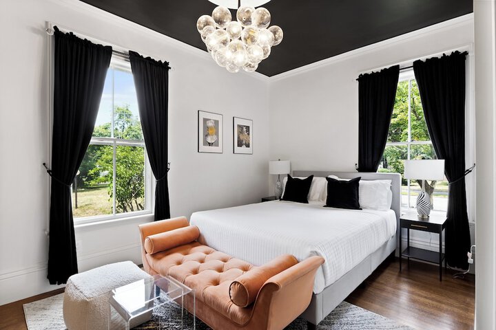 Room 18 of 46