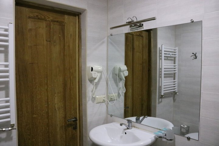 Room 15 of 28