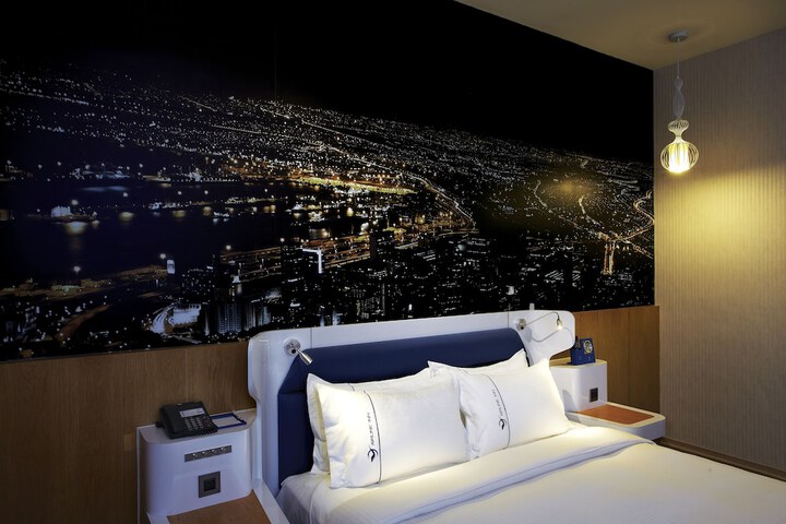 Room 8 of 61