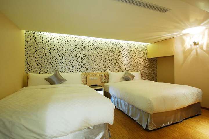 Room 7 of 25