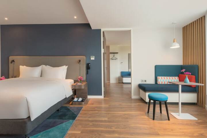 Room 5 of 20