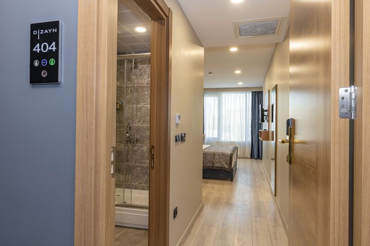 Room 9 of 32
