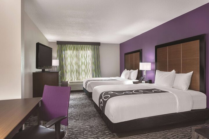 2 Queen Beds (2 of 15)