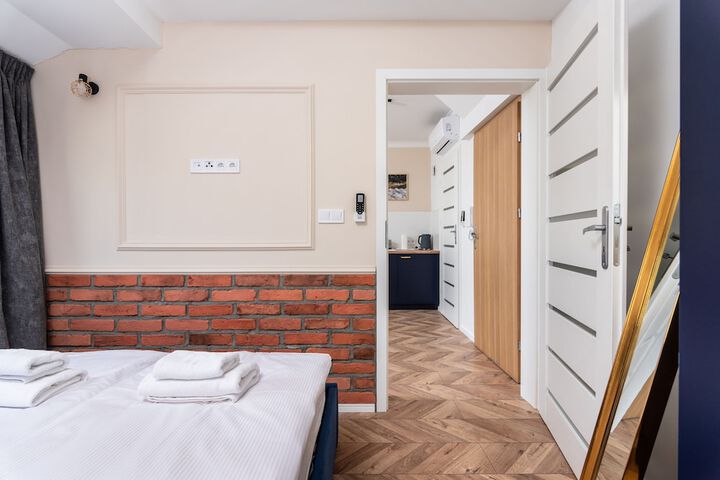 Room 7 of 111