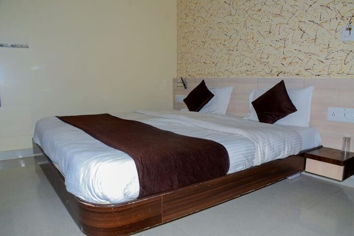 Room 5 of 13