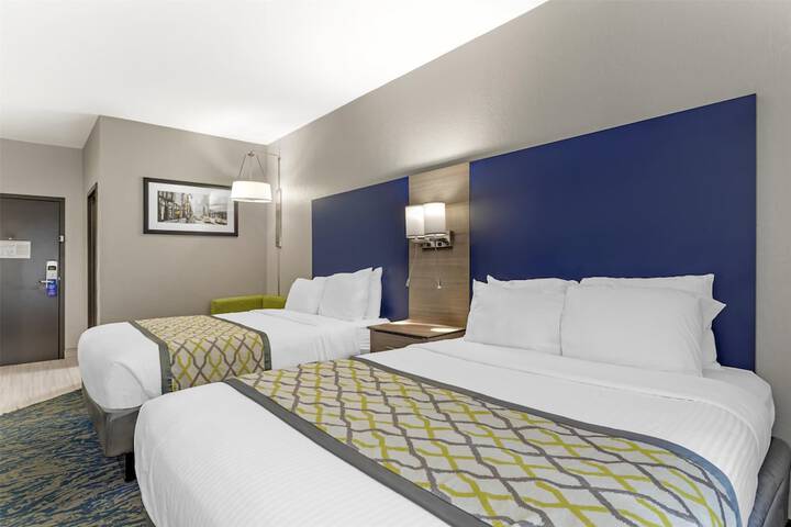 Room 9 of 33