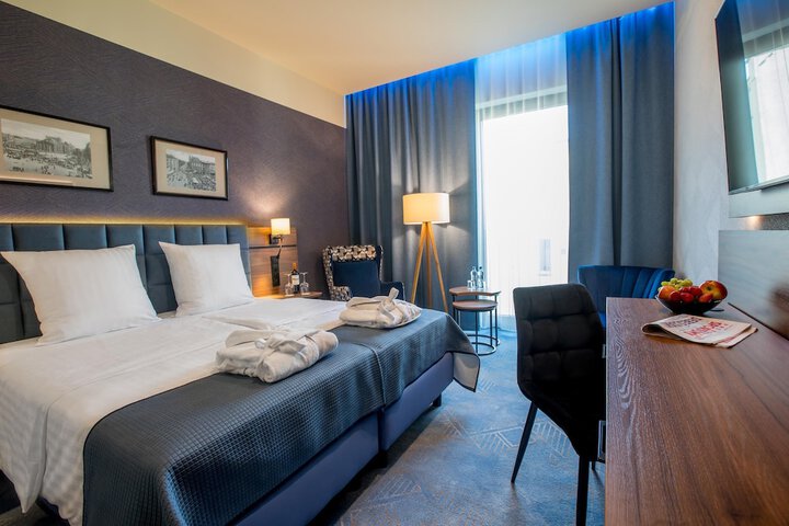 Room 4 of 64