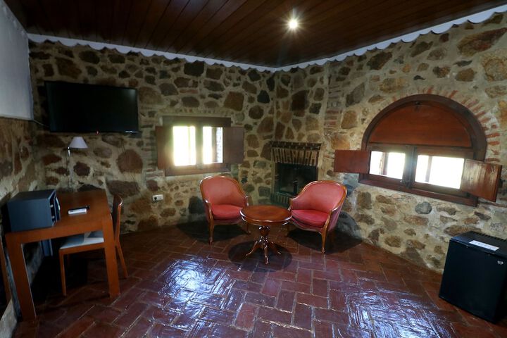 Room 6 of 42