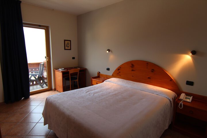 Room 4 of 61