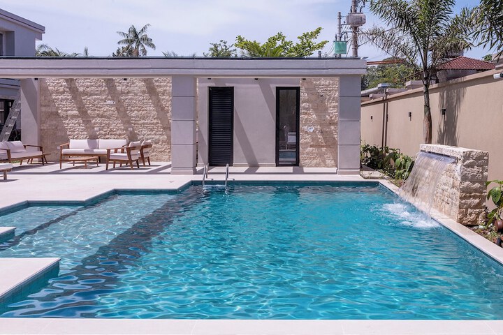 Pool 39 of 70