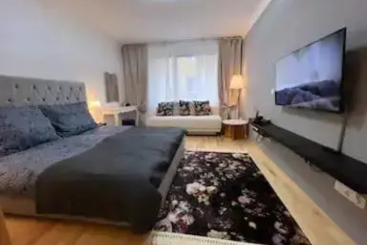 Room 4 of 7