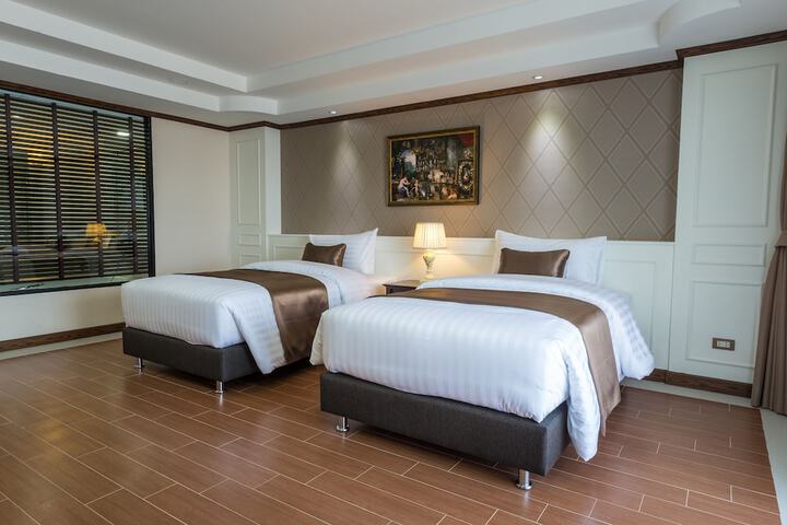 Room 18 of 53