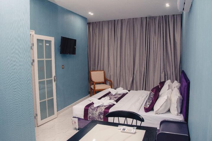 Room 8 of 25