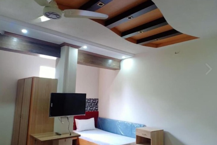 Room 6 of 25