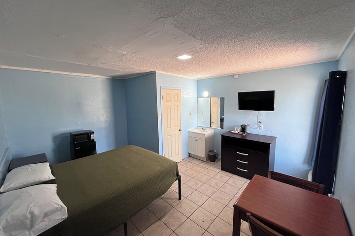Room 5 of 11
