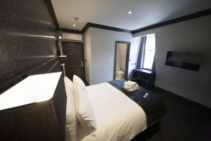 Room 7 of 30