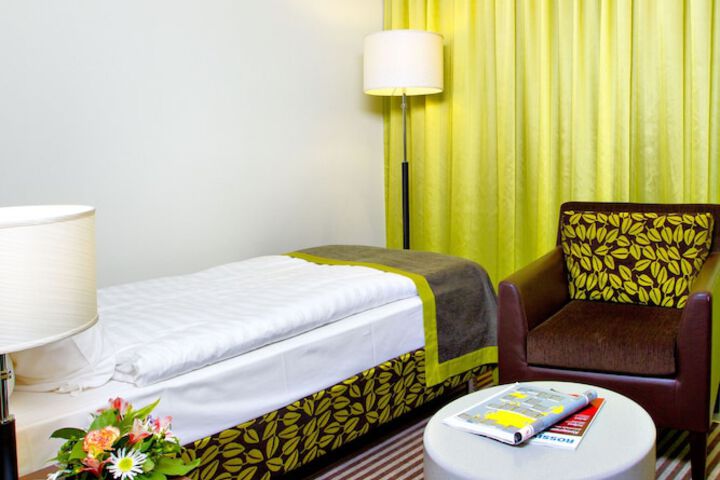 Room 10 of 72