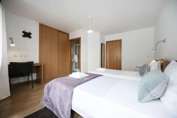 Room 5 of 13