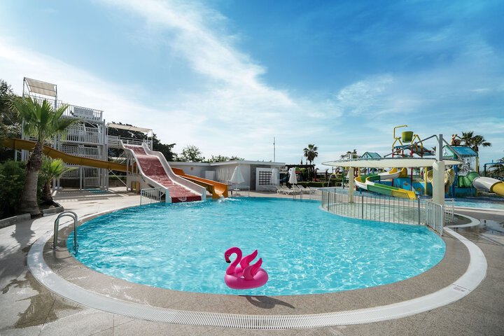 Hotel with Pool