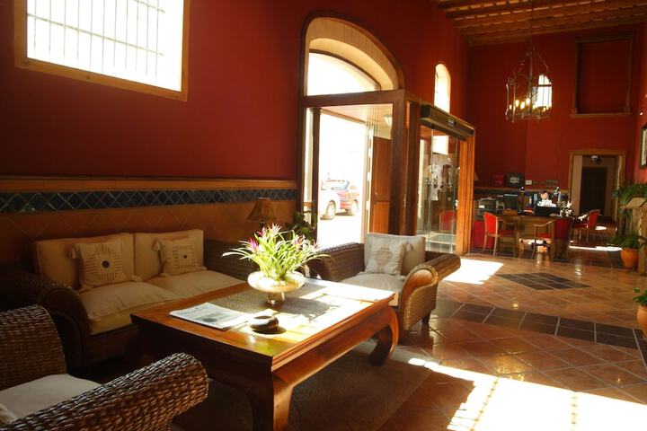 Entrance & Lobby