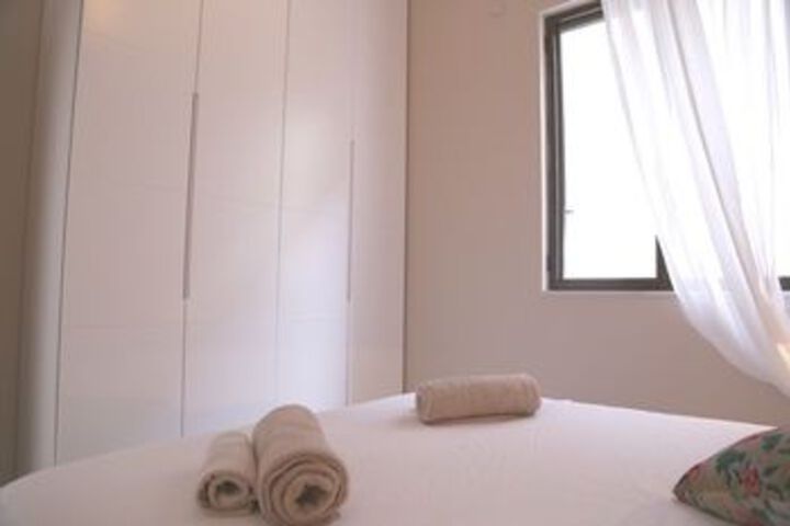Room 4 of 13