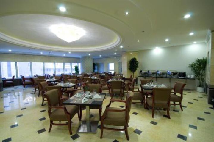 Dining 20 of 23