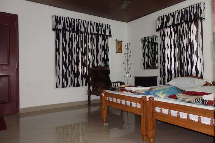 Room 9 of 102