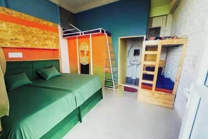 Room 22 of 143